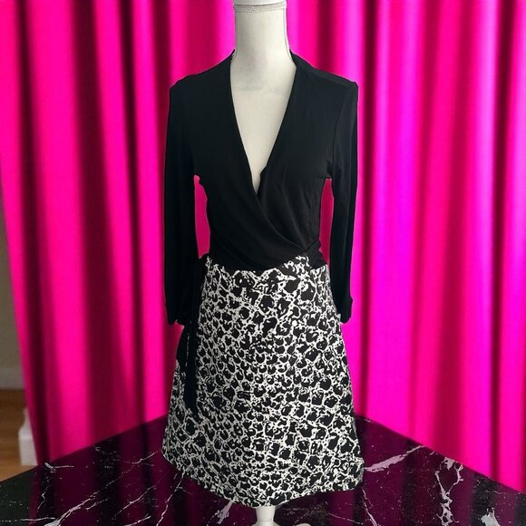 DIANE VON FURSTENBERG DVF Black White A Line Wrap Dress Size 8 - Picture 1 of 9